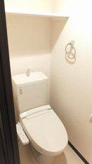 温水洗浄便座設置済みです。