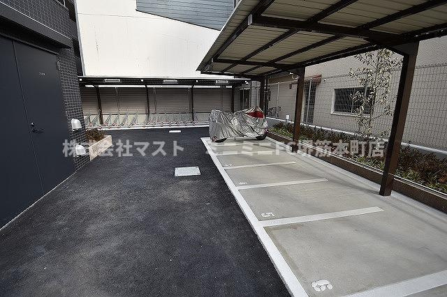 旧レジュールアッシュナンバの駐車場