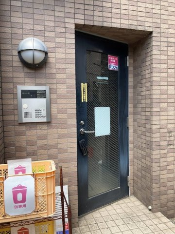 落ち着いたエントランスです