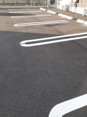 リヨン　Ｂの駐車場|駐車場があるので、車を買う予定の方も安心です