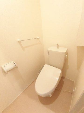 ライオンハートＢのトイレ|落ち着いた色調のトイレです