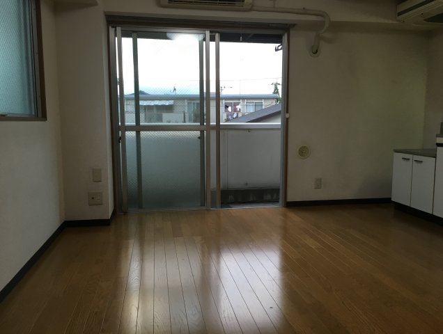 ゆったり過ごせる居間です