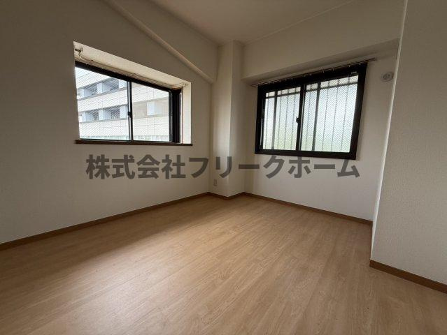 アースフォーガルの寝室