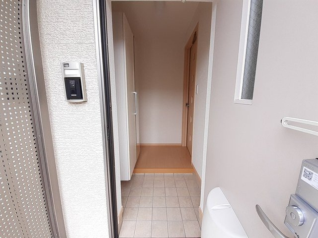 ジュネス原１番館の玄関|明るい玄関です