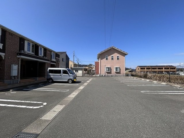 ジュネス原Ⅱ　Ｃの駐車場|駐車場完備です