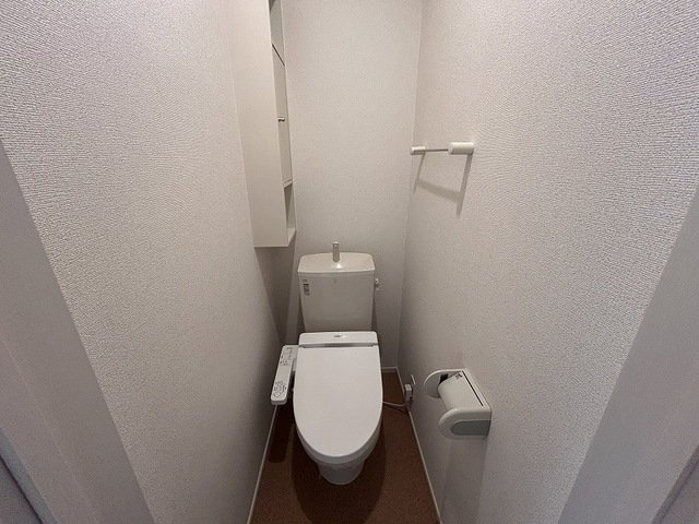 ジュネス原Ⅱ　Ｃのトイレ|落ち着いた色調のトイレです