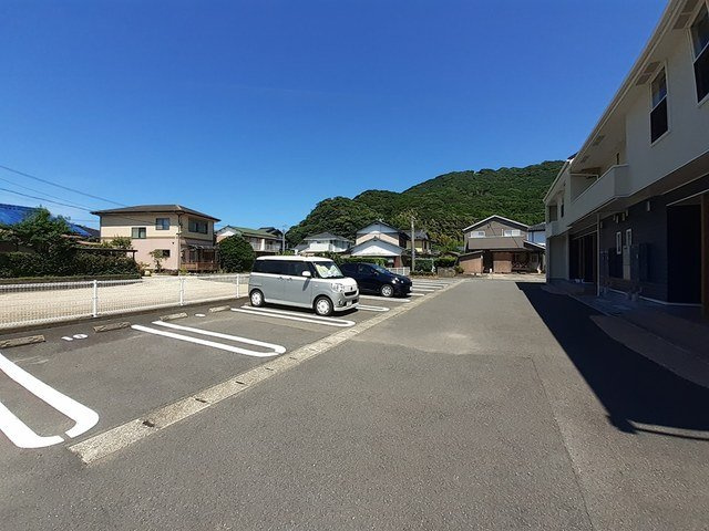 コモドポストの駐車場|駐車場があるので、車を買う予定の方も安心です