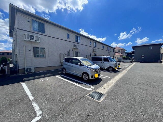 サンライズ　Ｃの駐車場|駐車場があるので、車を買う予定の方も安心です