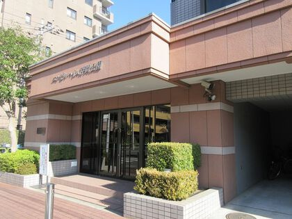 エンゼルハイム浮間公園のエントランス|「浮間舟渡」駅徒歩７分！スーパーやコンビニ近く買物便利な耐震基準適合マンション、エンゼルハイム浮間公園は即日現地案内可能となっておりますので、お気軽にお問い合わせください！