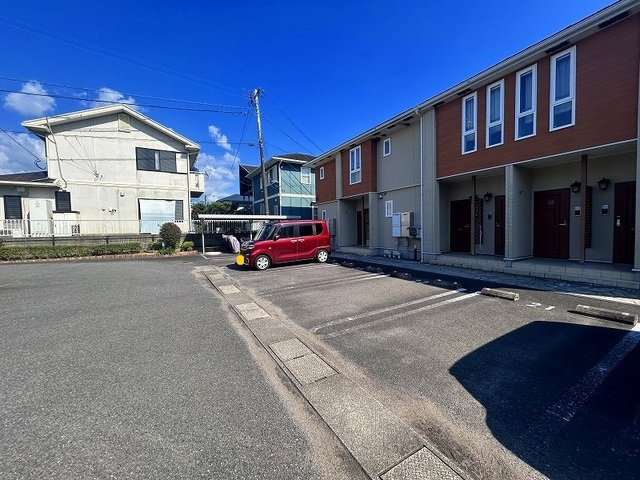 ローズマリー　Ⅲの駐車場|カースペースがあります