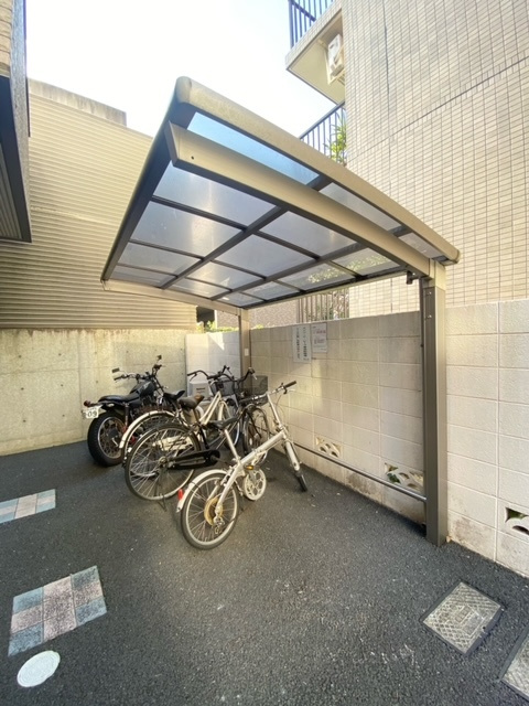 メゾン・ド・レーヴのその他共用部分|★敷地内屋根付き駐輪場★