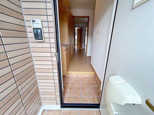 クレメント大江の玄関|収納もある玄関です