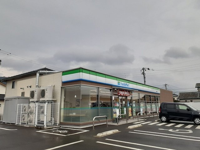 ルイシャトレ鏡の周辺|ファミリーマート　鏡店まで450m
