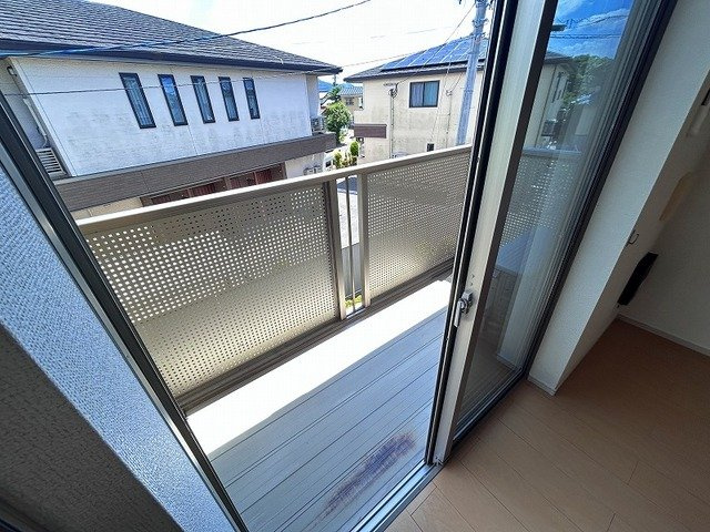 カーサデュエのバルコニー|外からの目が気にならないバルコニーで洗濯物が干せます