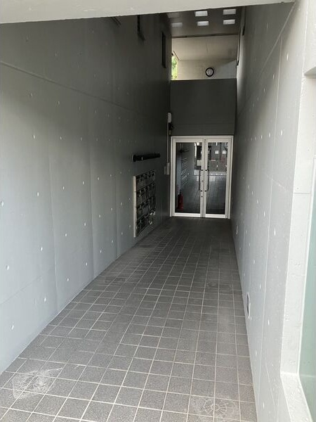 白山マンションのエントランス
