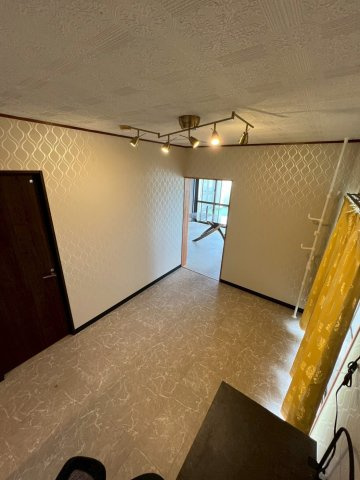 沖縄市大里2丁目中古マンションの洋室|個人の部屋や寝室として使える洋室です
