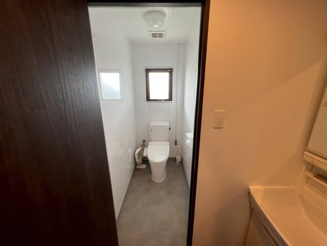 沖縄市大里2丁目中古マンションのトイレ|シンプルで使いやすいトイレです