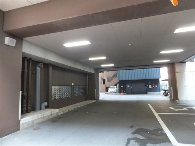 ルネッサンス２１千早の駐車場