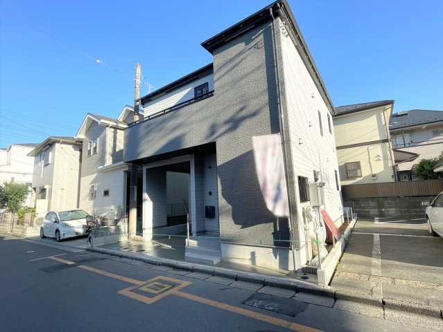 【間取り】 | ふじみ野市鶴ケ舞１丁目　新築一戸建住宅　全１棟　（ふじみ野店） | ・家族との会話が自然と増える対面式キッチンを採用
・愛車を守れるビルトインガレージを完備
・大容量のファミリークロークを完備！