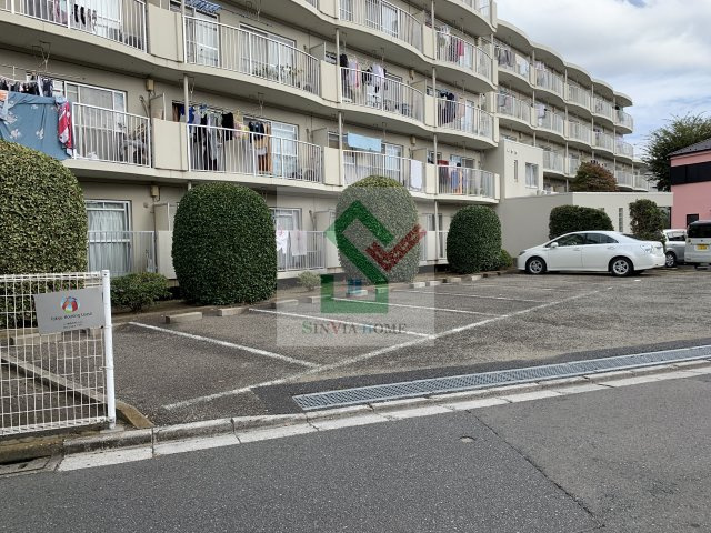 アイリスガーデン清瀬の駐車場