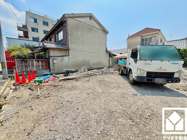 尼崎市西難波町２期の外観|リビングの上部は一部吹抜けとなっており、圧迫感のない開放的なくつろぎ空間を演出します。