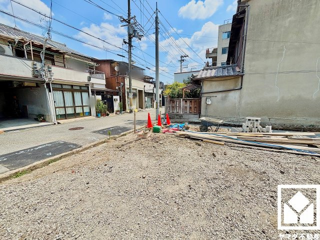 尼崎市西難波町２期の外観|コミュニケーションがとりやすいリビング階段の住宅。移動の際にLDKを通る生活動線なので、ご家族と顔を合わせる機会が増えます。