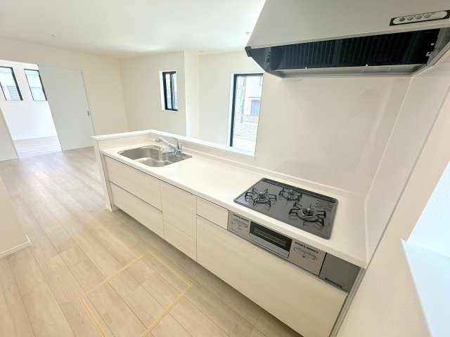 【キッチン】 | 川越市砂　新築一戸建住宅　全１棟　（ふじみ野店） | 広々としたゆとりのあるキッチン。