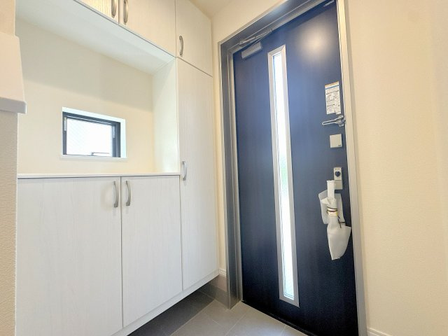 【玄関】 | 川越市砂　新築一戸建住宅　全１棟　（ふじみ野店） | たっぷり収納できるシューズボックスを完備！
