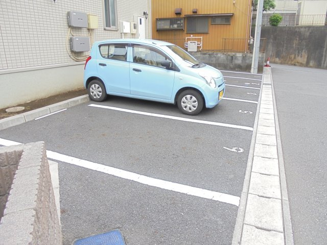 アルテールの駐車場