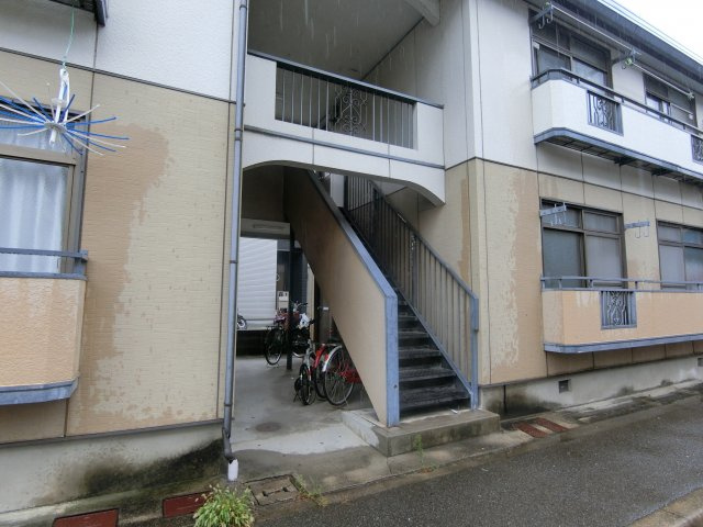 ハイツフローラのエントランス