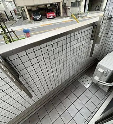 ジョルニ　フェリーチのバルコニー