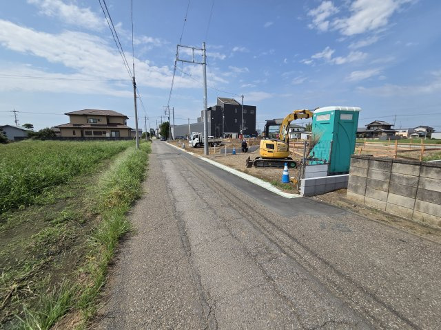 太田市新田上江田町第2　クレイドルガーデン　3号棟の前面道路含む現地写真|現地写真　東側接道幅員約4.6ｍ	
