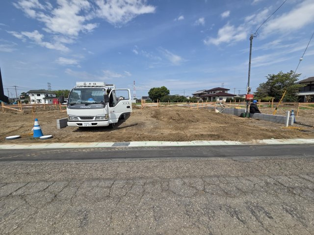 太田市新田上江田町第2　クレイドルガーデン　3号棟の駐車場|現地写真　駐車スペースは並列3台分可能です！


