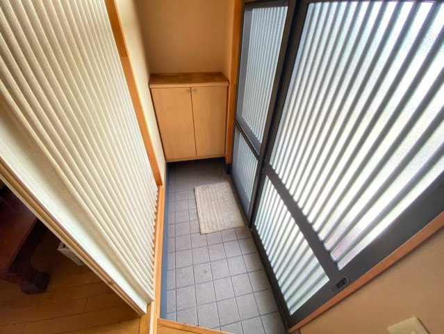 中古店舗の玄関