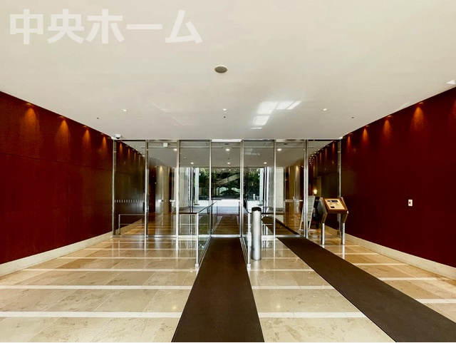 アーバンドックパークシティ豊洲タワーA棟の防犯設備|【オートロック】オートロックシステムでセキュリティ充実。当たり前ですが、安全で安心して暮らすのって大事ですよね。お探しのご条件でオートロック付きの物件を探す方も多いですがやはりセキュリティは大事です。
