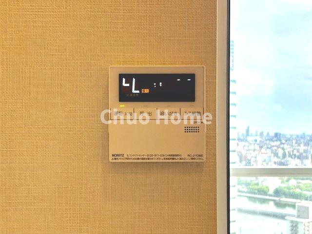 アーバンドックパークシティ豊洲タワーA棟の発電・温水設備|【給湯リモコン】外での一日を忘れさせてくれるオートバス機能でお好みの湯量・温度に調整された浴槽。
