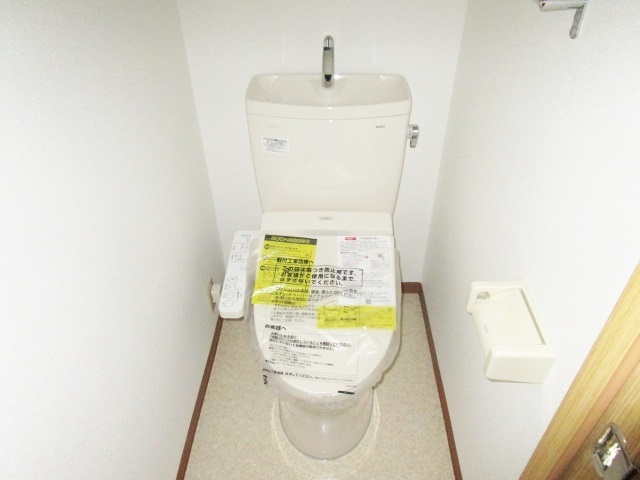 クレールアスカのトイレ|温水洗浄機能付きトイレです