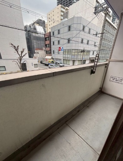大阪市中央区今橋１丁目の賃貸マンションのバルコニー