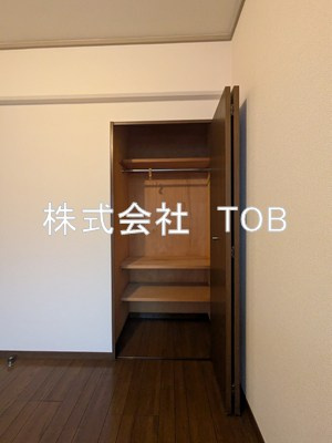 【収納】 | カーザ・エッチェルサ世田谷（増築部分） | 洋室5.8帖　収納