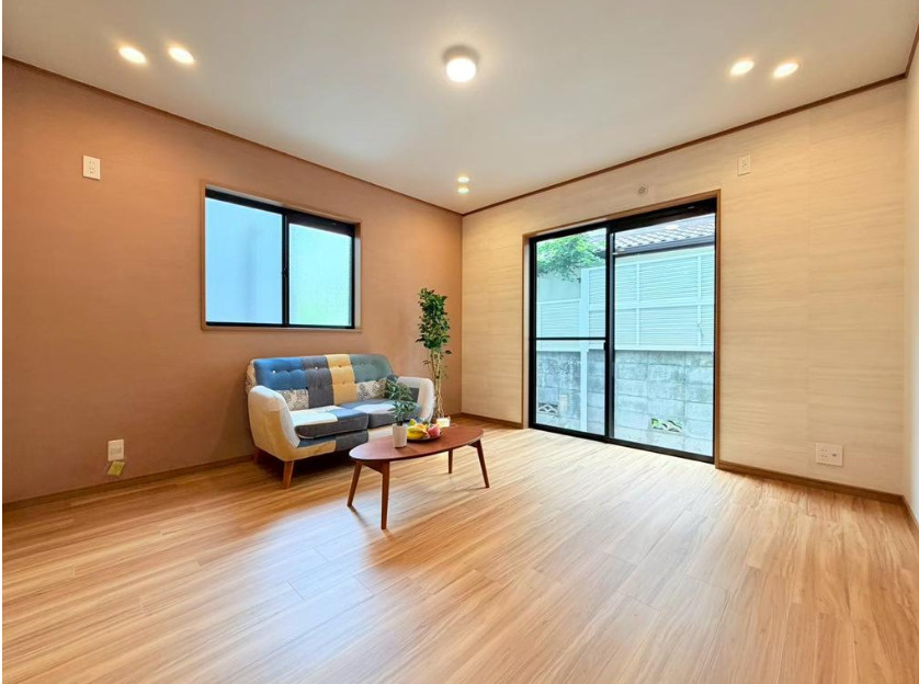 箕面市西小路３丁目　中古戸建の居間・リビング