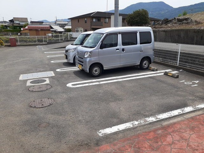 【駐車場】 | リバーサイド・ガーデン打田Ａ | 車をお持ちの方に嬉しい駐車場付きの物件です