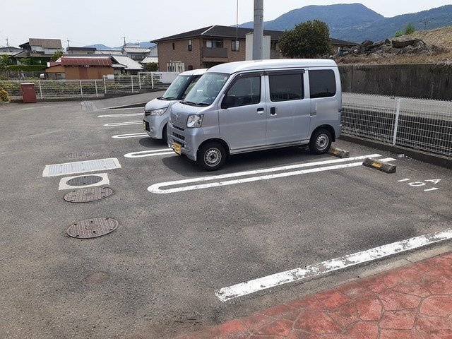 【駐車場】 | リバーサイド・ガーデン打田Ａ | 車をお持ちの方に嬉しい駐車場付きの物件です