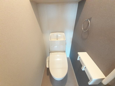 【トイレ】 | ソレイユ尾崎Ⅱ | 落ち着いた色調のトイレです