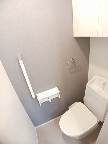 【トイレ】 | クレメント岩出Ｂ | 清潔感のあるトイレです