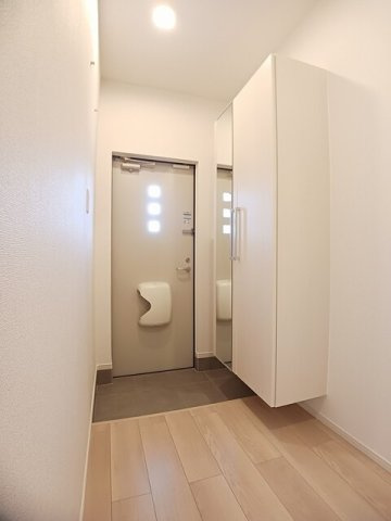 【玄関】 | クレメント岩出Ｂ | シンプルで使いやすい玄関です