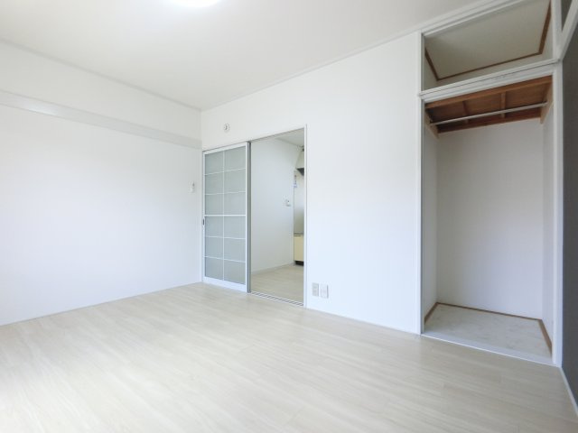 【寝室】 | レピュート高岡　B | ※仕様が異なる場合がございます。