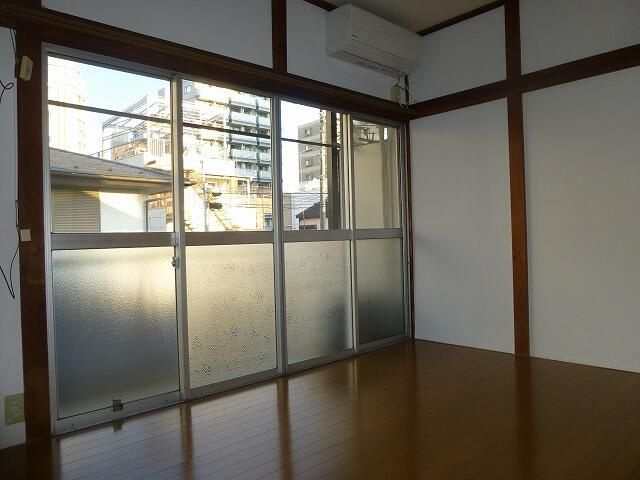 立川市高松町２丁目のアパートの居間・リビング