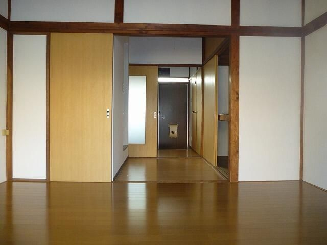 立川市高松町２丁目のアパートの玄関