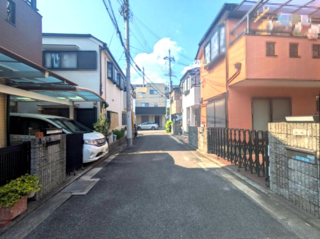 上大市四丁目　テラスハウスの前面道路含む現地写真|前面道路含む現地写真です