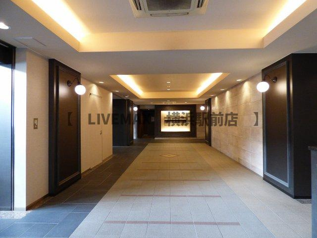 【エントランス】ドゥーエ横浜駅前
